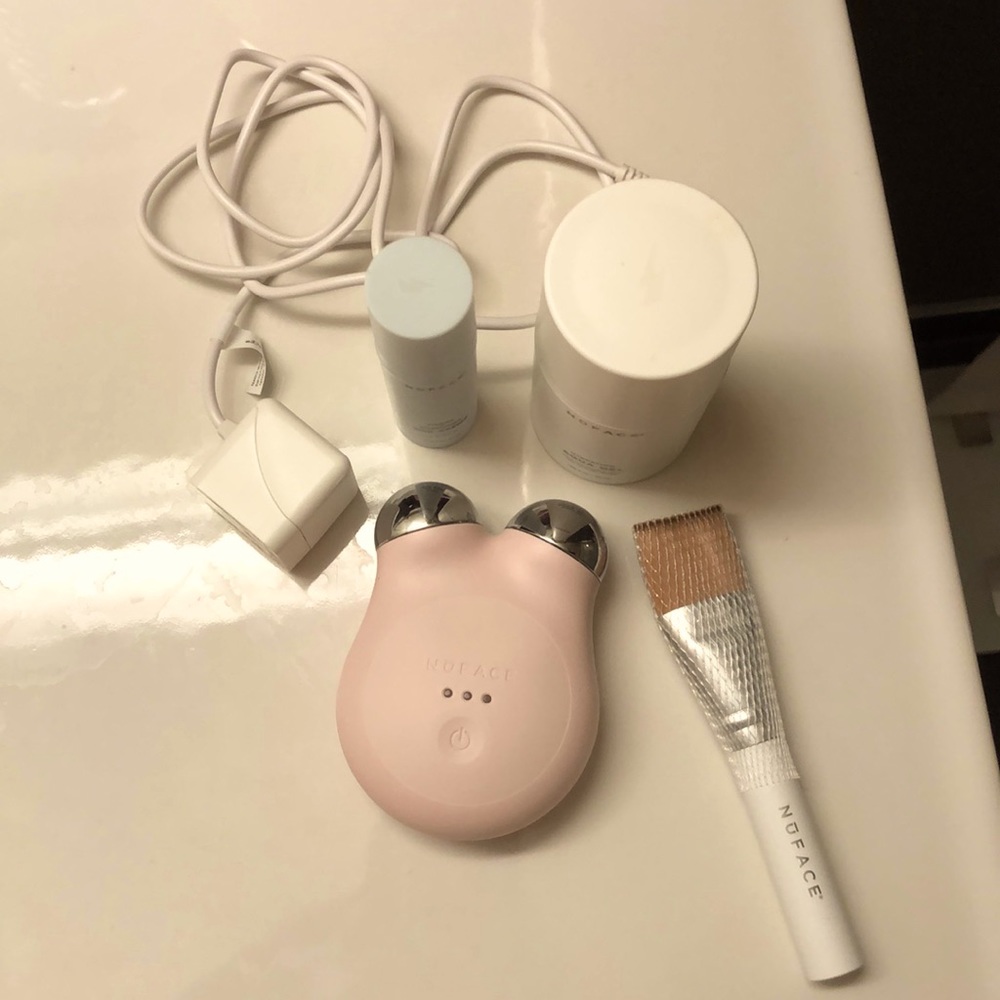 NuFace Mini+ with cable and gel